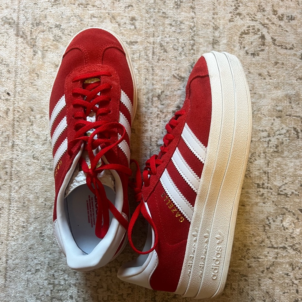 Adidas Originals Women’s Gazelle Bold platform Red